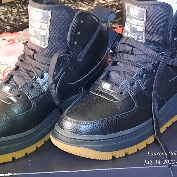 Shoes - Picture 2 of 3